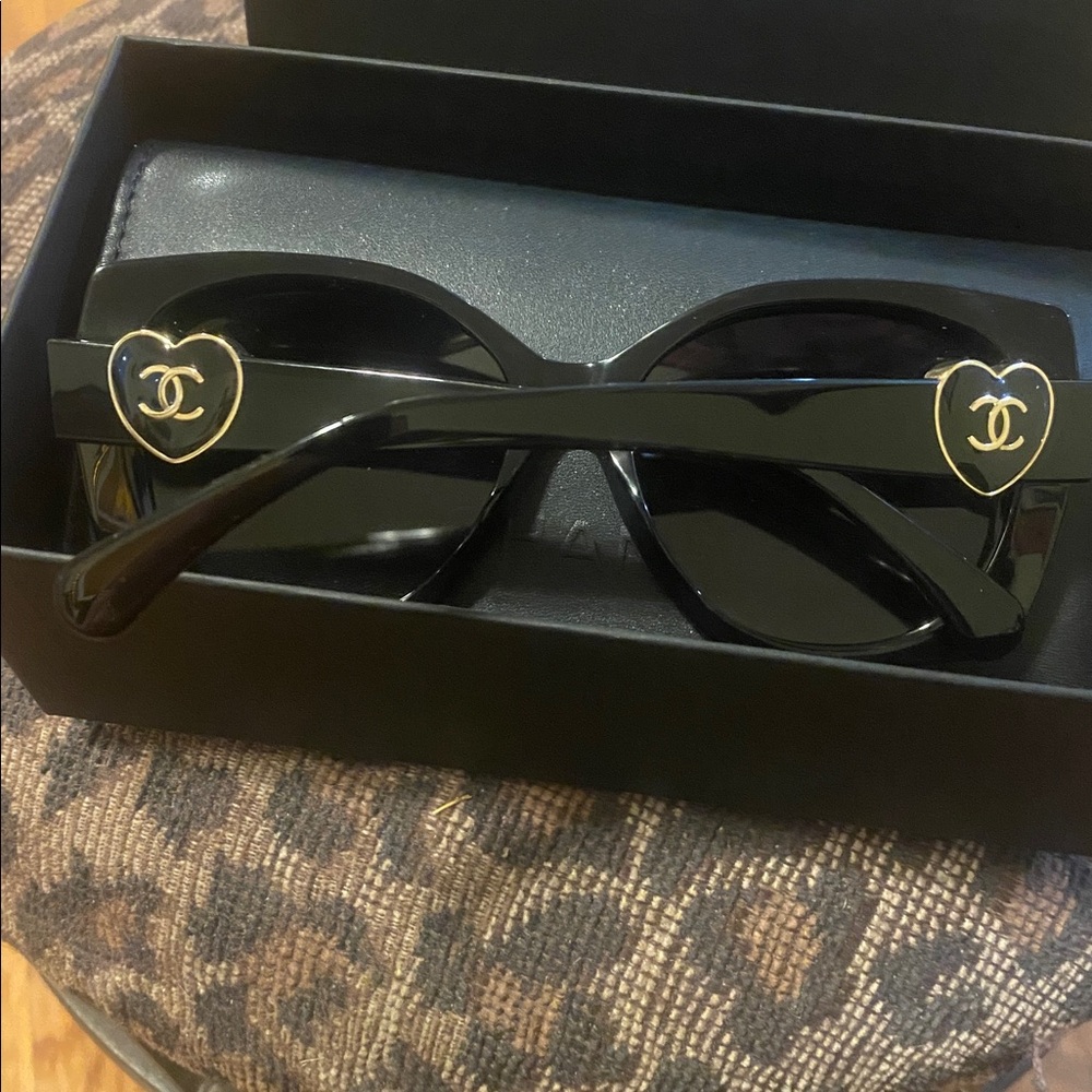 Chanel sunglasses square heart detail